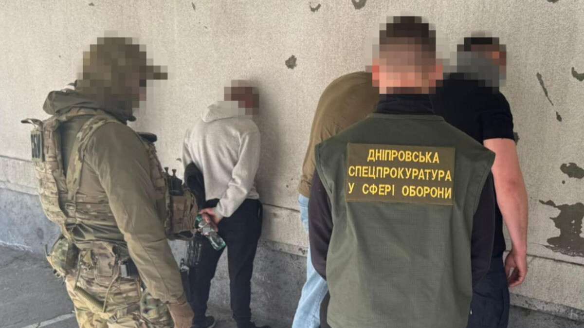 Співробітники СБУ затримують терористів у Дніпрі за підрив авто ЗСУ