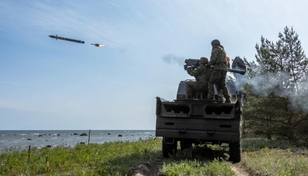 Естонські військові збивають дрон ракетою над озером Виртсярв