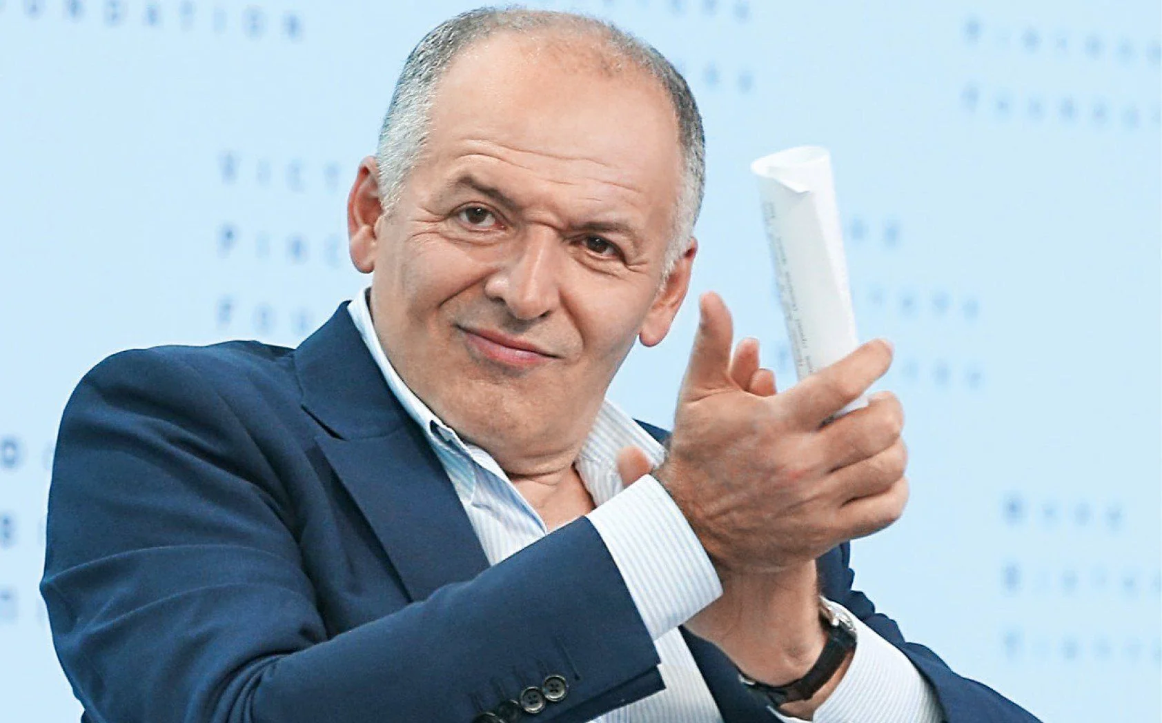 Интерпайп Пинчука досрочно погасил облигации на $300 млн Виктор Пинчук держит облигации Интерпайп на $300 млн
