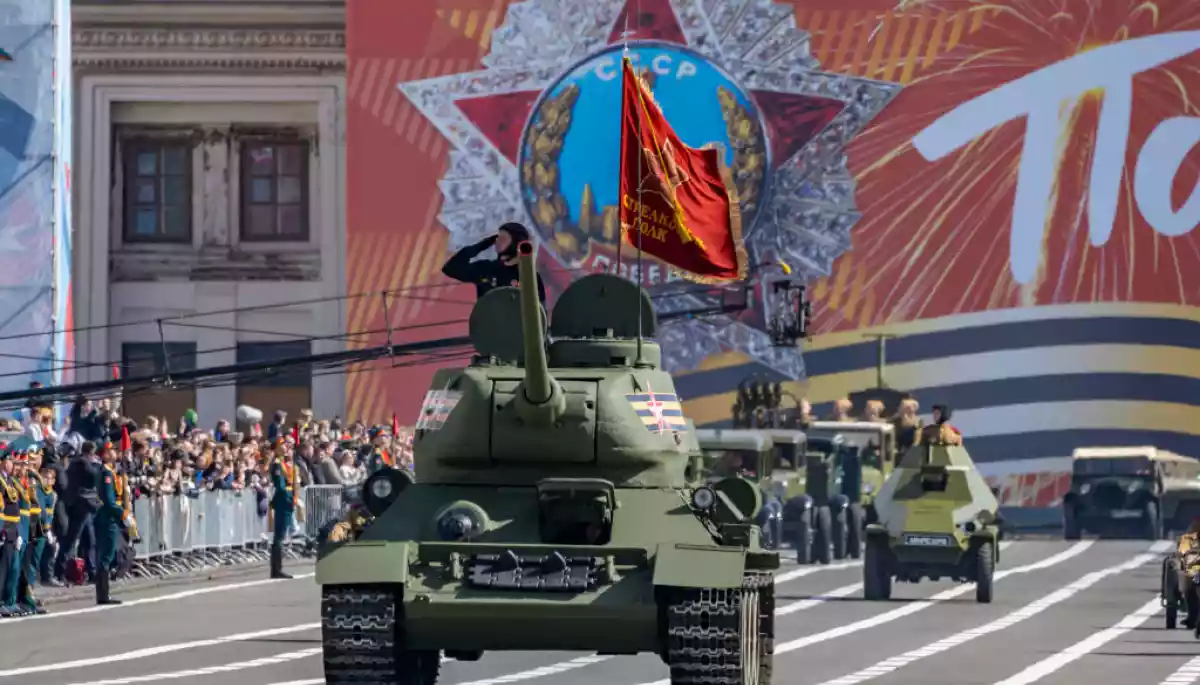 Радянські танки на параді 9 травня на Червоній площі в Москві
