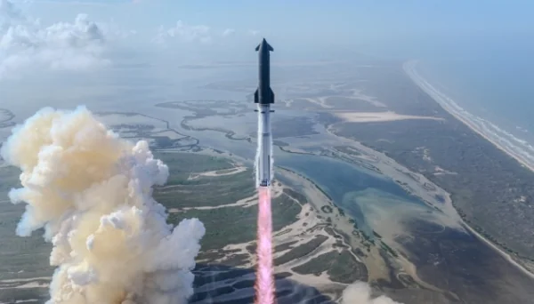 Ракета Starship SpaceX стартує з космодрому Старбейс у Техасі