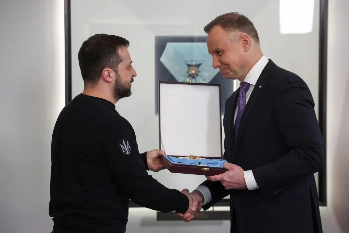Зеленський передає орден «За заслуги» польському політику Блащаку