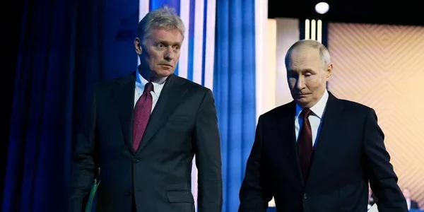 Дмитро Пєсков і Володимир Путін на тлі заяви Кремля про умови миру в Україні