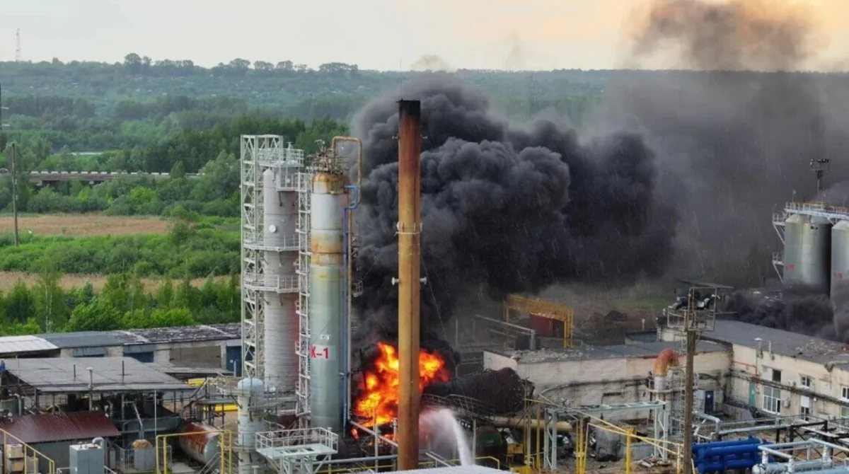 Пожежа на заводі Кримський титан в Армянську після атаки дронів