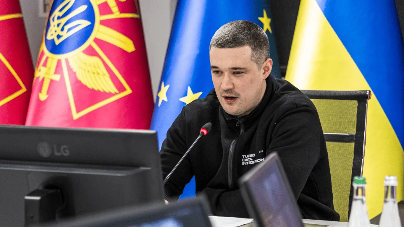 Іван Федоров закликає евакуюватися з ТОТ Запоріжжя на тлі прапорів