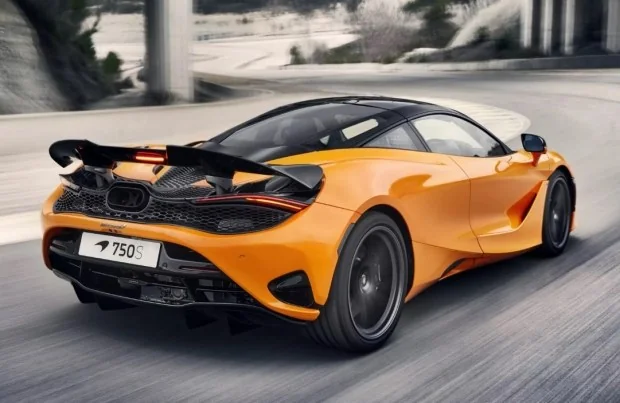 Помаранчевий McLaren 750S завершує епоху серії 700 на треку