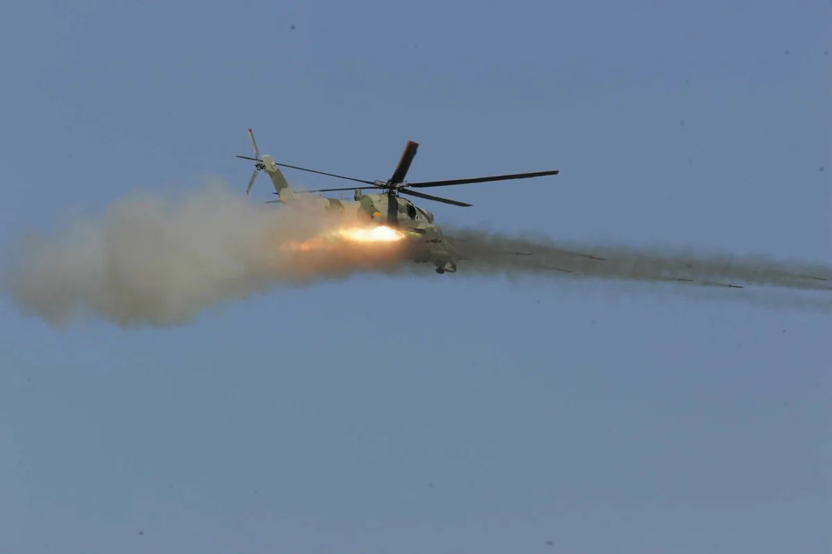 Збитий повстанцями в Малі російський Мі-24 палає з вогнем і димом