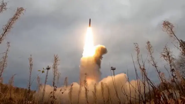 Ракета злітає серед виноградників Шардоне на тлі війни