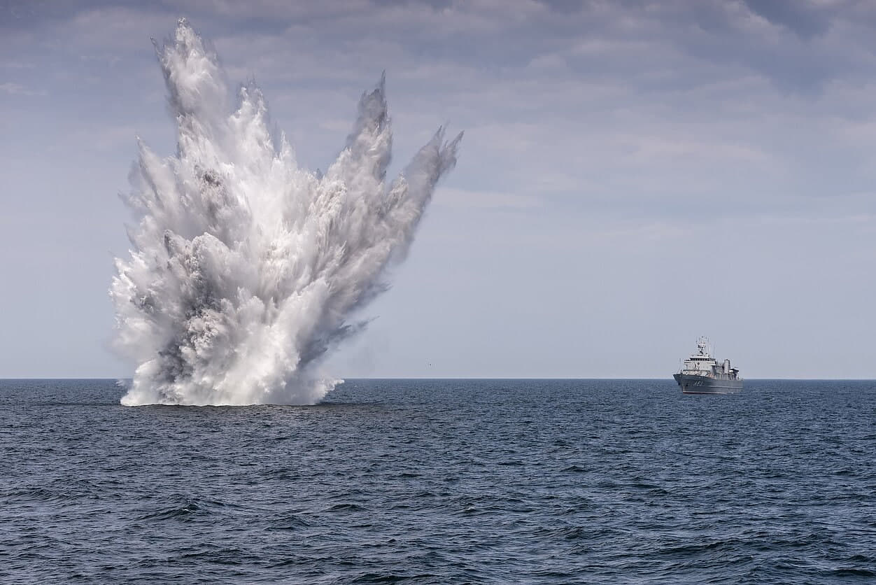 Румунський корабель біля вибуху морського дрону в Чорному морі