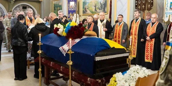 Прощання з пілотом Мі-8 Юрієм Вороном у церкві Бродів