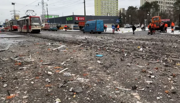 Пошкоджені трамваї Pesa в депо Києва після удару РФ
