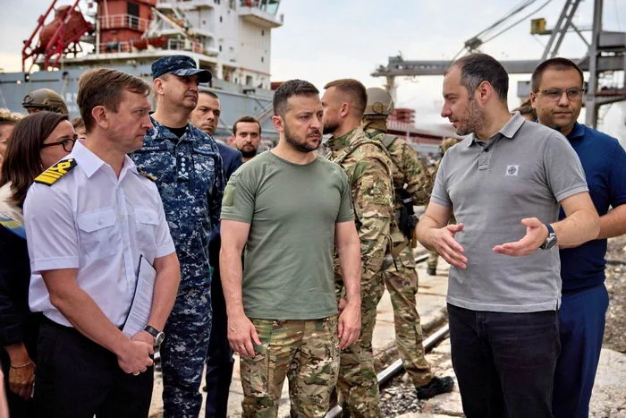 Зеленський на нараді з командуванням ВМС щодо посилення флоту в Одесі