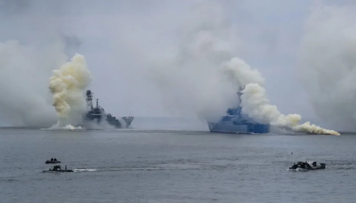 Пошкоджені російські судна в Азовському морі після атаки дронів ЗСУ
